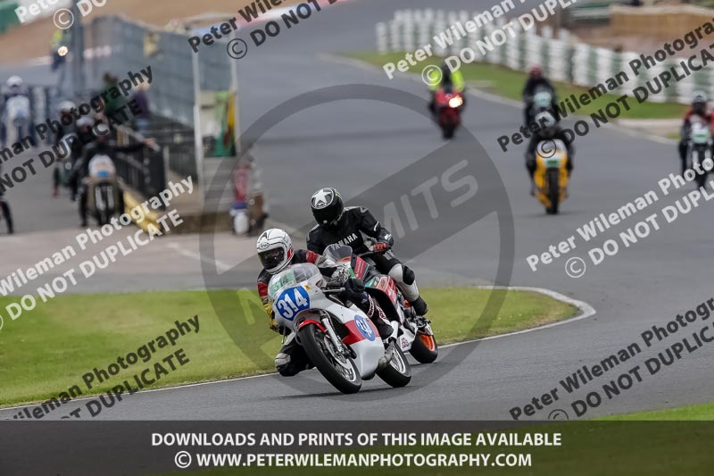 Vintage motorcycle club;eventdigitalimages;mallory park;mallory park trackday photographs;no limits trackdays;peter wileman photography;trackday digital images;trackday photos;vmcc festival 1000 bikes photographs